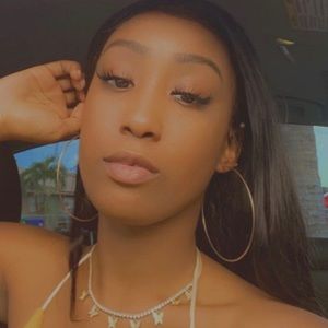 Meet your Posher, Alina